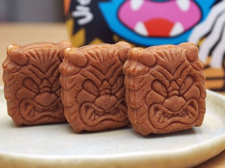 なまはげにお形がユニークな「なまはげ饅頭」
